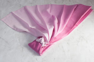 ベリーミルク・グラデーションスリングの置き写真