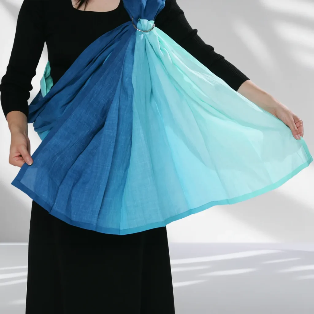Spread both edges of the tail into an even fan after completing the cradle-carry safety checks