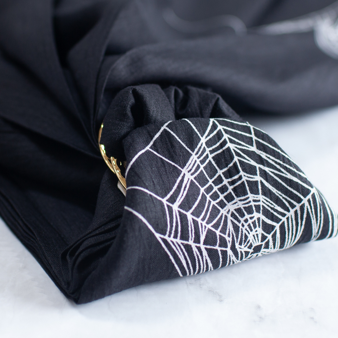 アバント・スパイダーブラックのスリング(フロントビュー)
