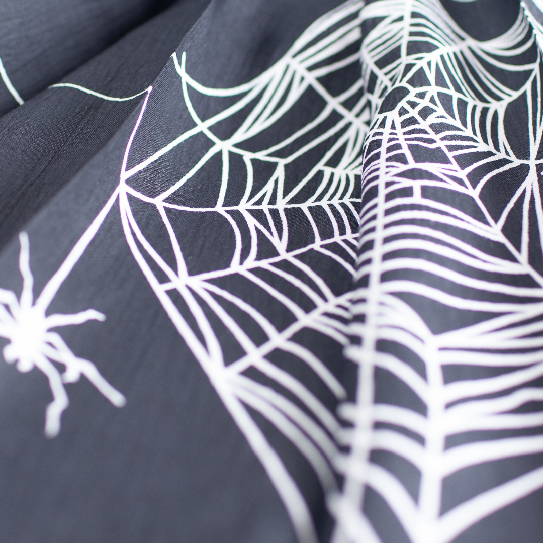 アバント・スパイダーブラックの着用イメージ(全身)